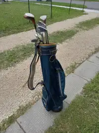 Golf clubs and bag right hand