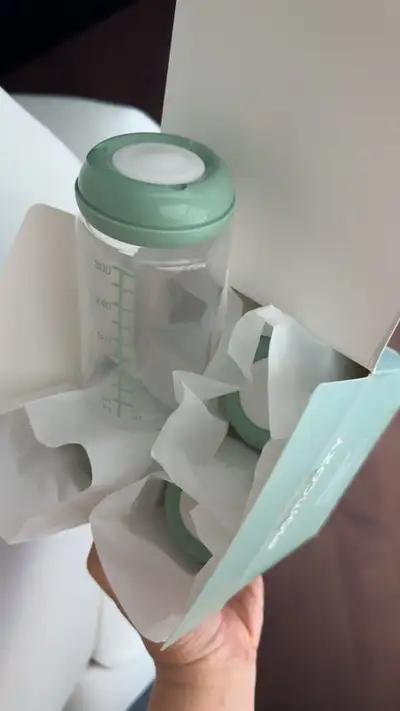 Momcozy bottle set (please read), View more