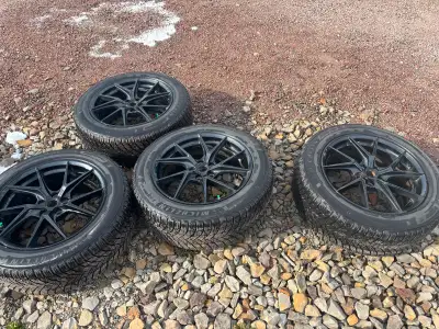 Range Rover Sport black alloy wheels 255/55R20 Michelin tires 7/32 tread, center cap exchanges with...