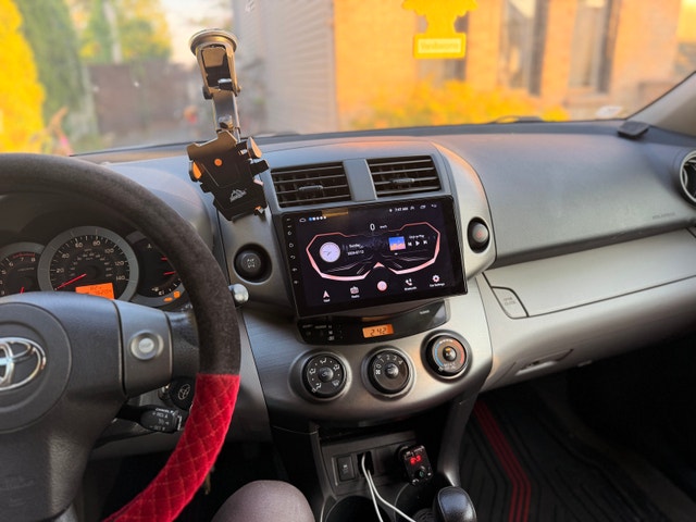 Toyota RAV4 — photo 2