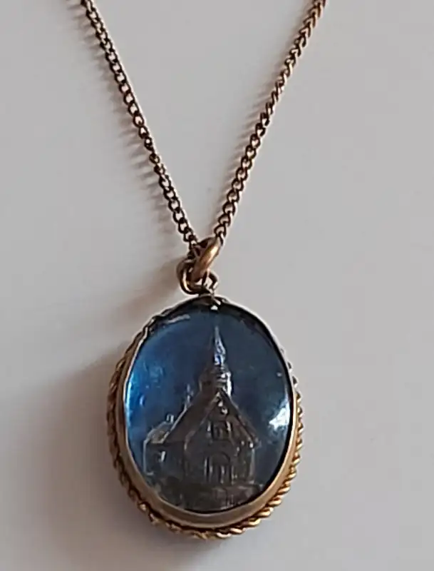 Vintage ST. ANNE DE BEAUPRE Shrine Domed Pendant Medallion Chain in Jewellery & Watches in Hamilton - Image 4