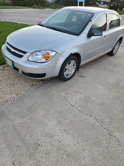 Selling my 2006 cobalt Not safetied, clean title. Has 200,000km Has rusty rockers Don’t know what it...