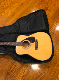 Selling Yamaha F370 Guitar + bag and picks