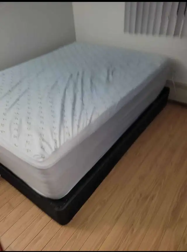 QUEEN SIZE POSTURE PEDIC MATTRESS WITH BOXSPRING in Beds & Mattresses in Calgary - Image 4