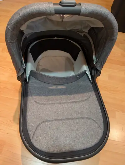 Uppa Baby Bassinet + 2 matress cover, View more