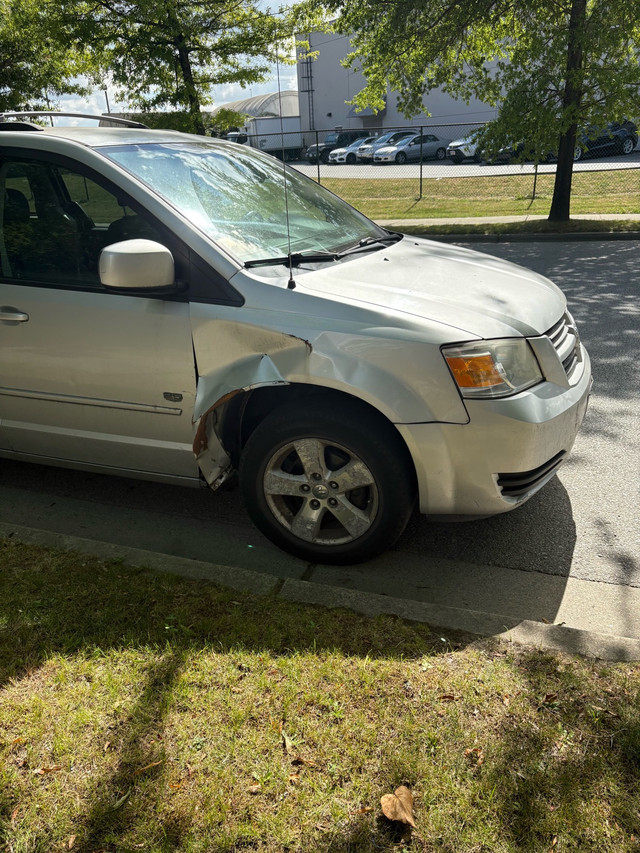 2009 Dodge Caravan in Cars & Trucks in Richmond - Image 4