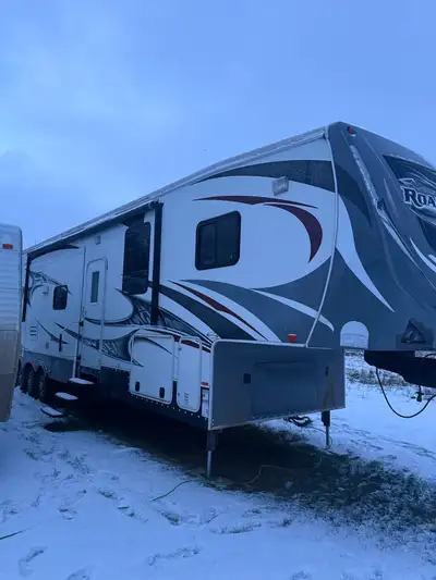 I have a 2013 heartland roadwarrior 415 for sale 44 ft Double queen bunks in the back Queen in main...