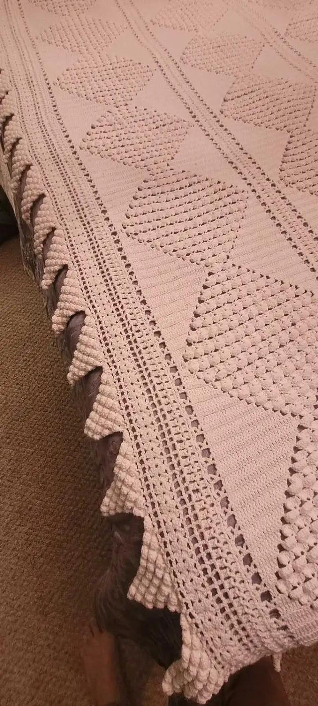 Bed Spread in Bedding in Markham / York Region - Image 3