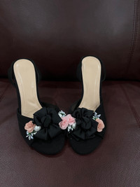 Black flowered Heels