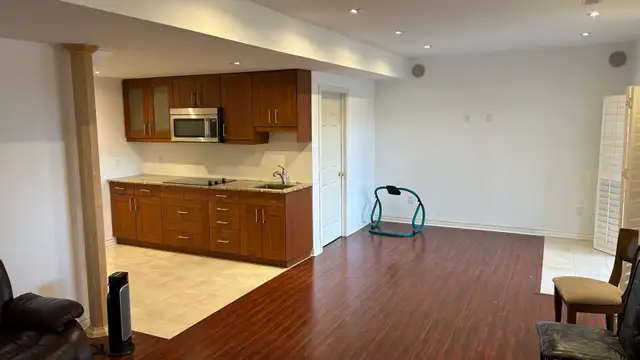 Bright & Spacious 2-Bedroom Walkout Basement – Markham $2,100 in Long Term Rentals in Markham / York Region - Image 3