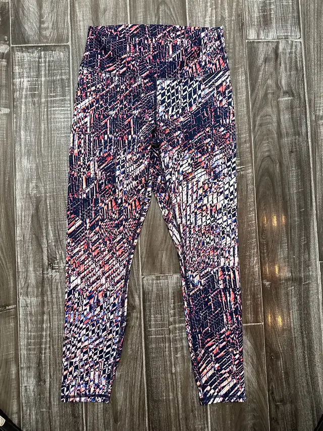 Women’s Small Leggings  in Women's - Bottoms in Mississauga / Peel Region - Image 2