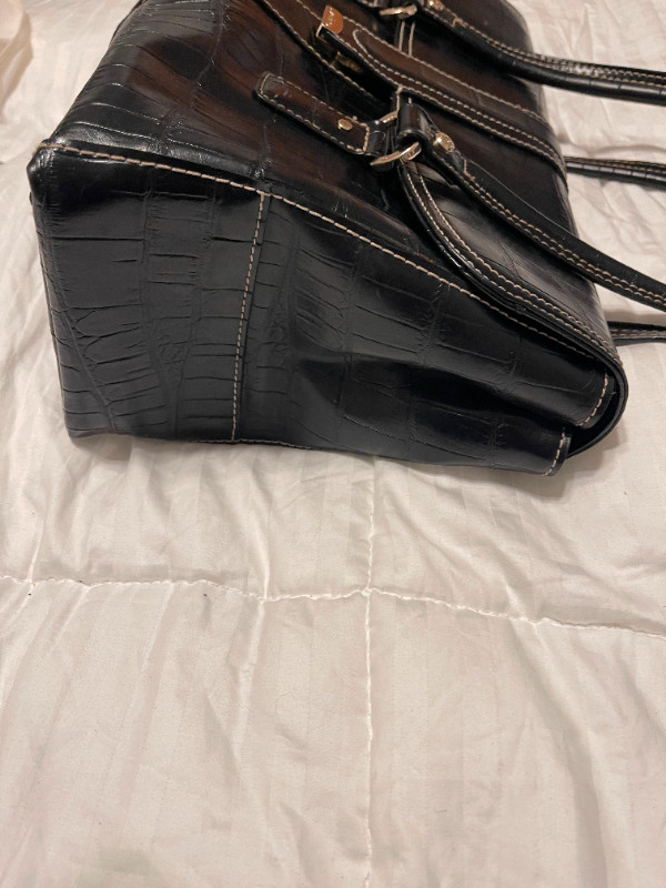 Liz Claiborne Saddle Bag~Croc embossed~Shoulder bag in Women's - Bags & Wallets in Barrie - Image 3