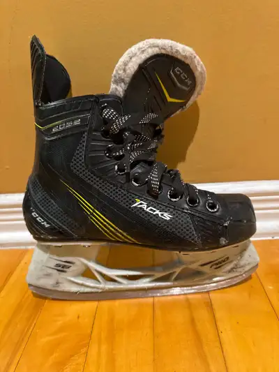 Youth size 1 hockey skates, View more