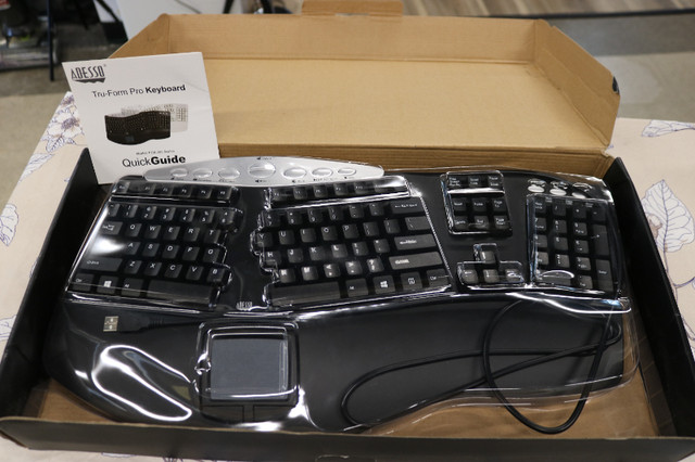 Adesso Tru-Form Pro Contoured Ergonomic Keyboard  (4390) in Mice, Keyboards & Webcams in City of Halifax - Image 3