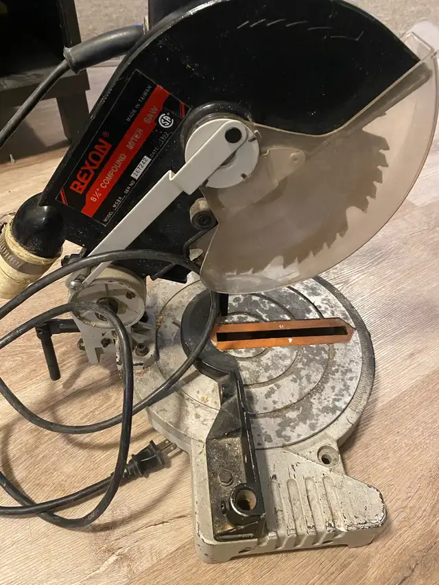  8¼" Rexon Compound Miter Saw – Works Great!  in Power Tools in Edmonton - Image 2