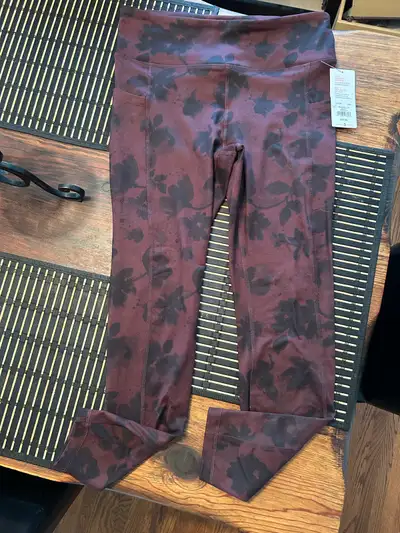 Sz 7/8-BRAND NEW-High rise leggings red print , View more