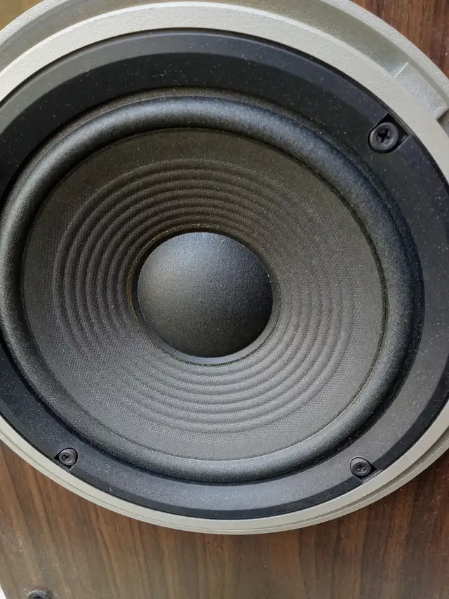 VINTAGE TECHNICS 3-WAY STEREO SPEAKERS in Speakers in Oshawa / Durham Region - Image 6