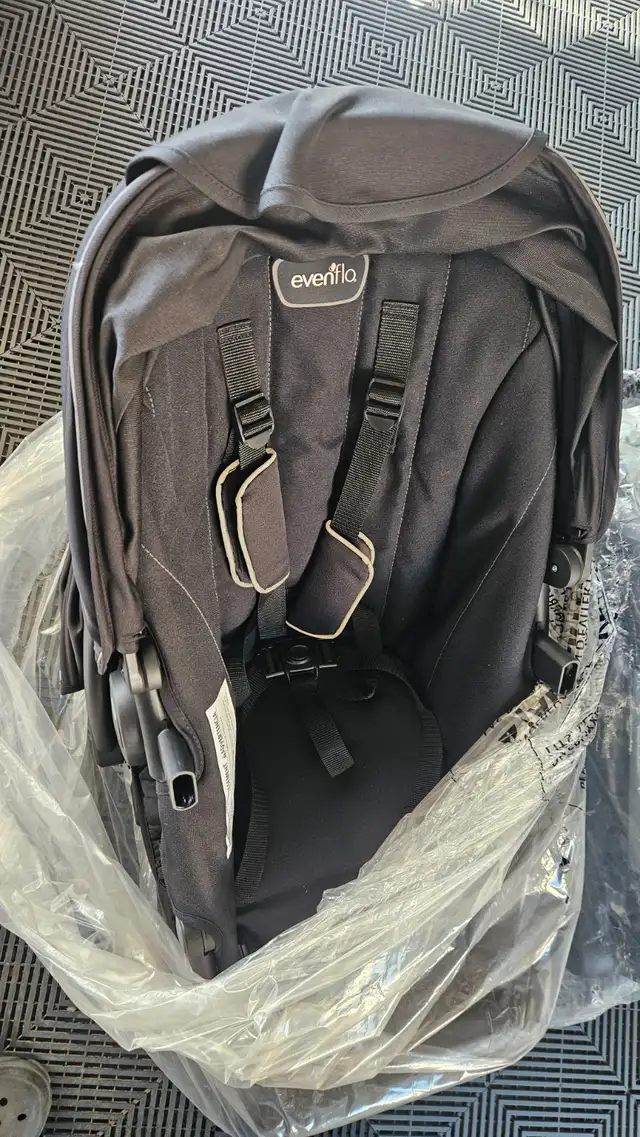 Evenflo Pivot Xpand Modular Travel System Stroller with SafeMax in Strollers, Carriers & Car Seats in Edmonton - Image 4