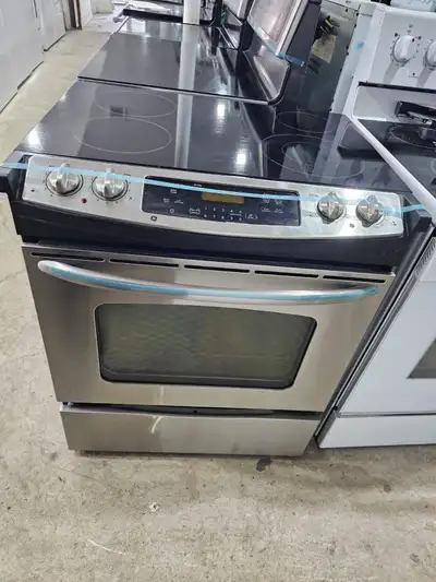 Fully working clean condition stove oven range Top of the line brand Nothing broken or missing piece...