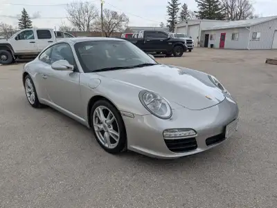 LOCATED IN WINNIPEG !!! 2009 Porsche 911 Coupe Highly desirable 997.2 Super clean in and out No acci...