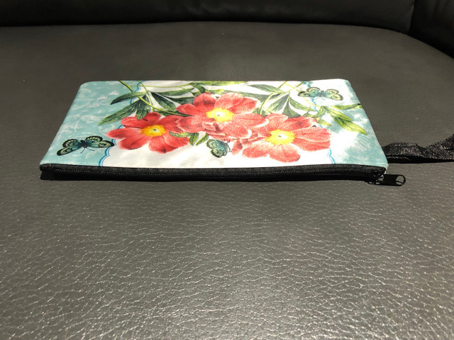 BRAND NEW Pencil case / Make up bag $5 in Hobbies & Crafts in Kingston - Image 2
