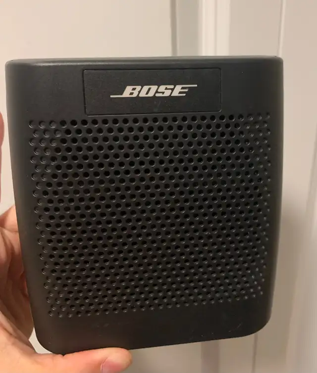 ose Soundlink Color Bluetooth Speaker • Model 415859 Portable  in Speakers in Burnaby/New Westminster - Image 5