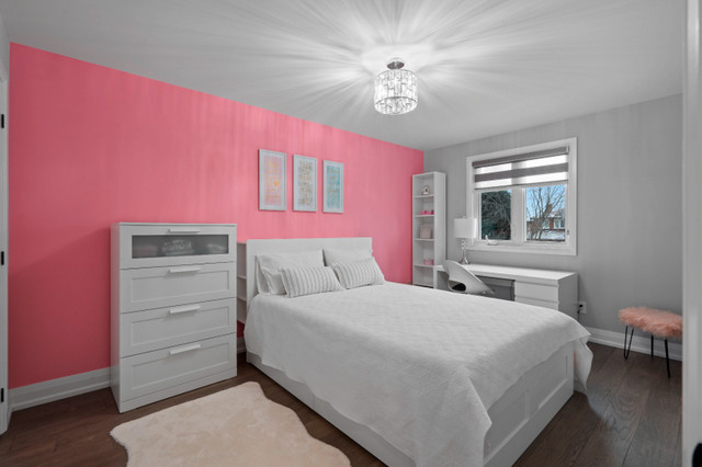 BEDROOM FURNITURE FOR SALE - QUEEN SIZE BED, DESK, DRESSER. in Beds & Mattresses in Oakville / Halton Region