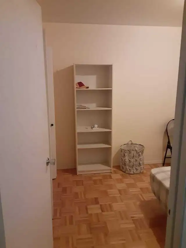 roomate needed64840300443139121