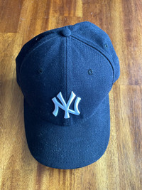 Fitted size 7 1/2 Yankee Hat