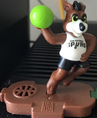 Kinder NBA mascot figure - San Antonio Spurs Coyote