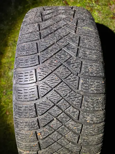 Négociable ! • Marque : Pirelli • Modèle : Sottozero (hiver) • Dimensions : 225/55 R17 • Jantes incl...