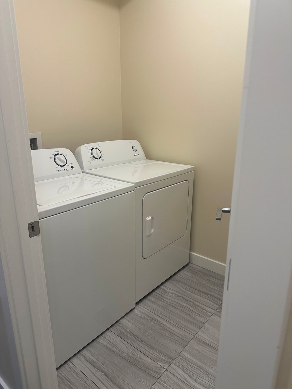 Great 2 Bedroom Basement suite 4