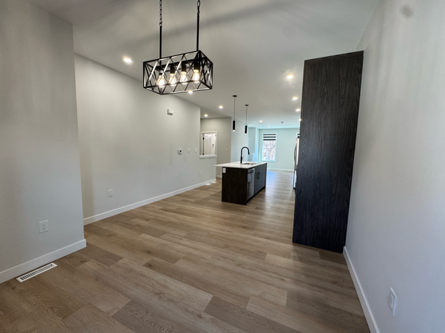 **Beautiful 3Bed 2.5Bath Duplex in Glenwood** in Long Term Rentals in Winnipeg - Image 4