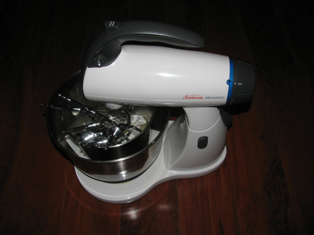 Sunbeam Mixmaster 4 Qt. 12 Speed Stand Mixer with Accessories in Processors, Blenders & Juicers in Mississauga / Peel Region