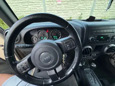 Key Features: ✔️ Rugged 2-door design for ultimate off-road capability ✔️ Powerful 3.6L V6 engine ✔️...