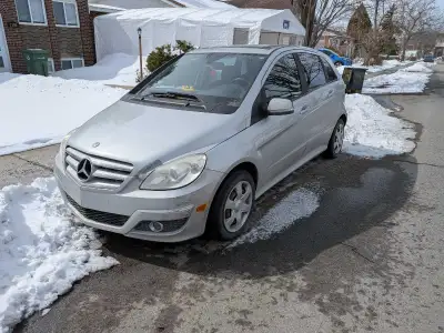 Je vends ma Mercedes-Benz B200 2009, une voiture compacte et fiable avec 224379 km au compteur. Cett...