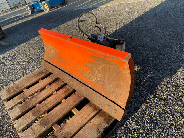 Pelle hydraulique KUBOTA L4466 Hydraulic Directional Snow Plow dans Équipement lourd  à Laval/Rive Nord - Image 3