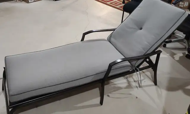 Outdoor Lounger in Patio & Garden Furniture in Oakville / Halton Region - Image 2