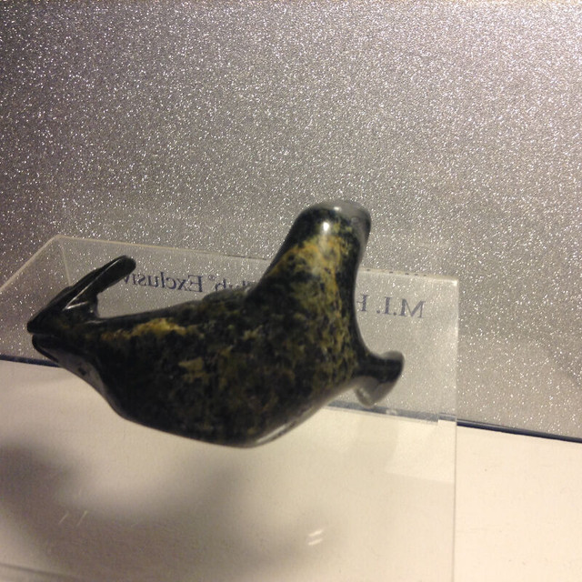 Vintage Inuit Carving Walrus Jade Darkgreen Stone in Arts & Collectibles in Vancouver - Image 4