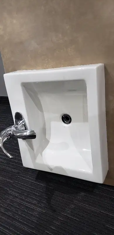 Lavabo avec robinet, View more