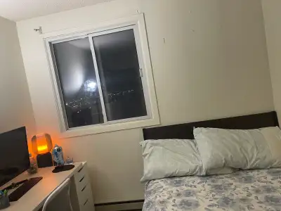 1 room available for rent in a 2 bedroom 1.5 bath apartment. Great view of downtown. Location: Pembi...