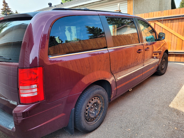 2009 Town and Country Minivan $8500.00 in Cars & Trucks in Calgary - Image 2