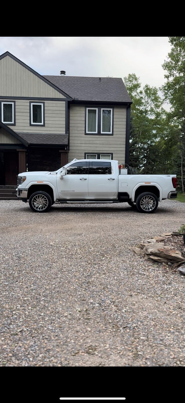 2022 GMC 2500HD SLT in Cars & Trucks in Calgary - Image 4
