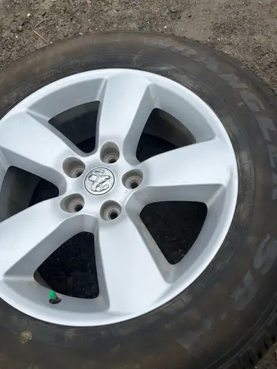 new take offs , only a few kms on them 20" inch dodge 1500 classic rims with tire pressure sensors ,...