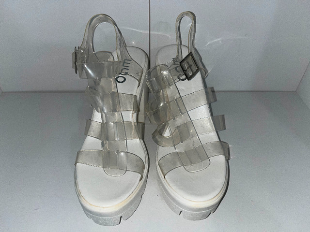 Sandales blanches à plateforme / White platform sandals dans Femmes - Chaussures  à Ville de Montréal - Image 3