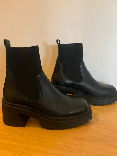 bottes  Aldo femme 7.5, View more