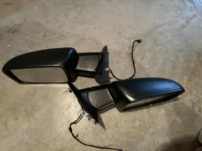 Set of mirrors off a 2014 dodge ram 1500 100 firm