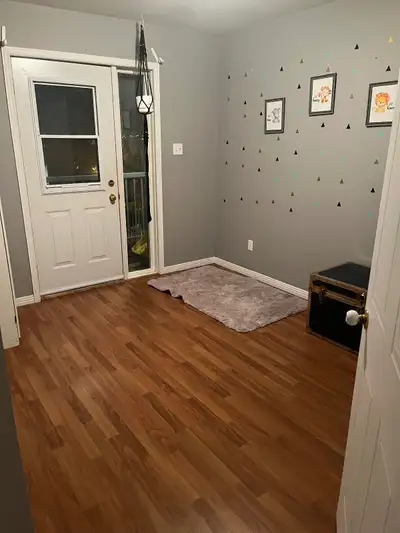 Chambre à louer avec accès à tout (cuisine, salon, etc.). Toutes charges comprises : eau, électricit...