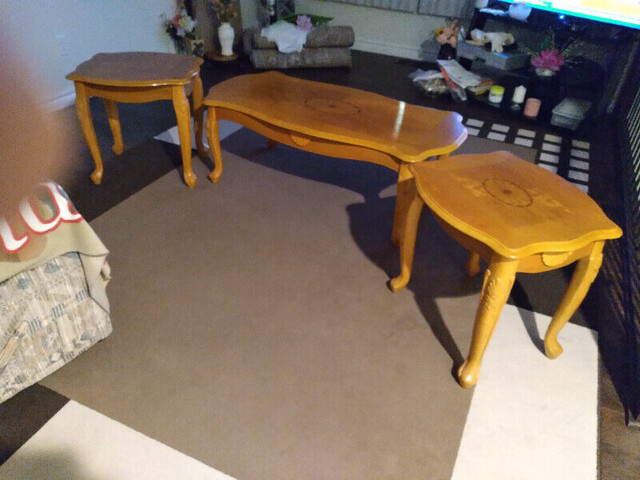 coffee table and 2 ends tables in Coffee Tables in Windsor Region - Image 2