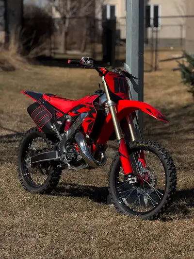 Got a mint fully built 2001 Cr125. Literally perfect, it’s an absolute ripper. Won’t find a nicer cr...